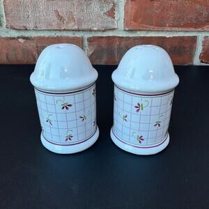 Vintage 1980 Ceramic Dainty Floral Salt and Pepper Shakers